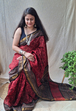Ajrakh Print Maheshwari Silk Saree with Unstitched Blouse Piece