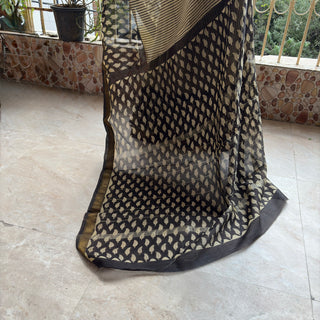 Maheshwari Silk Saree with Unstitched Blouse Piece