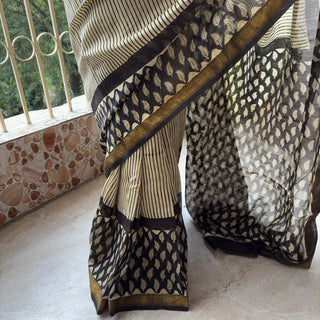 Maheshwari Silk Saree with Unstitched Blouse Piece