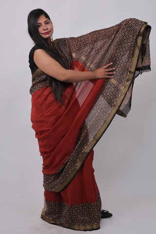 Red Office Wear Maheshwari Silk Saree with Unstitched Blouse Piece