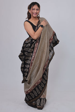 Striped Office Wear Maheshwari Silk Saree with Unstitched Blouse Piece