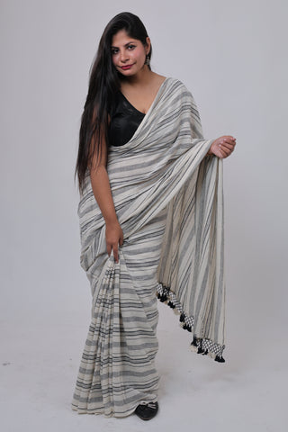 Off White Kala Cotton Bhujodi Saree with Unstitched Blouse Piece