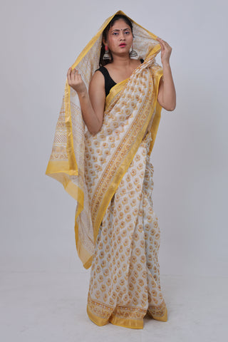 Off White Floral Maheshwari Silk Saree with Unstitched Blouse Piece