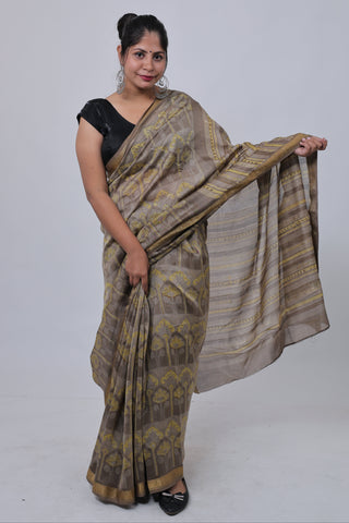 Brown (Chikoo Color) Maheshwari Silk Saree with Unstitched Blouse Piece