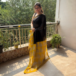 Maheshwari Silk Saree with Unstitched Blouse Piece