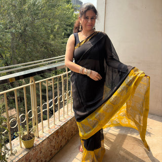 Maheshwari Silk Saree with Unstitched Blouse Piece (Lining Included)