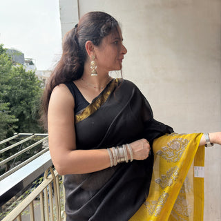 Maheshwari Silk Saree with Unstitched Blouse Piece (Lining Included)