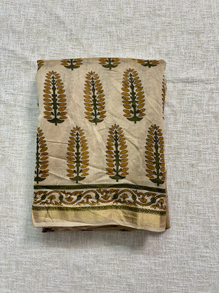 Ajrakh Print Maheshwari Silk Saree with Unstitched Blouse Piece