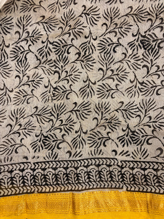 Maheshwari Silk Saree with Unstitched Blouse Piece (Lining Included)