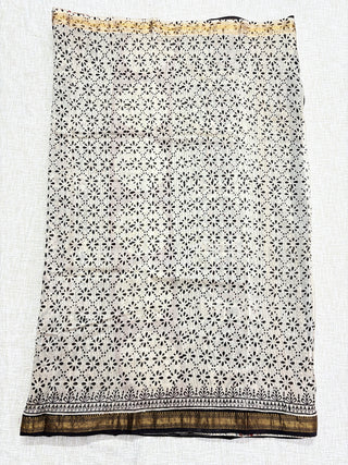 Ajrakh Print Handblock Maheshwari Silk Saree with Unstitched Blouse Piece (Lining Included)