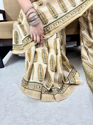 Ajrakh Print Maheshwari Silk Saree with Unstitched Blouse Piece (Lining Included)