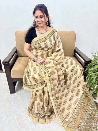 Ajrakh Print Maheshwari Silk Saree with Unstitched Blouse Piece (Lining Included)