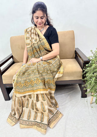 Ajrakh Print Maheshwari Silk Saree with Unstitched Blouse Piece (Lining Included)