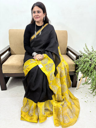 Maheshwari Silk Saree with Unstitched Blouse Piece (Lining Included)