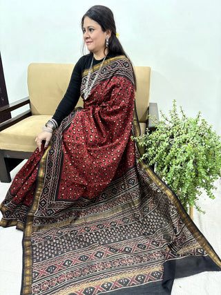 Ajrakh Print Maheshwari Silk Saree with Unstitched Blouse Piece (Lining Included)