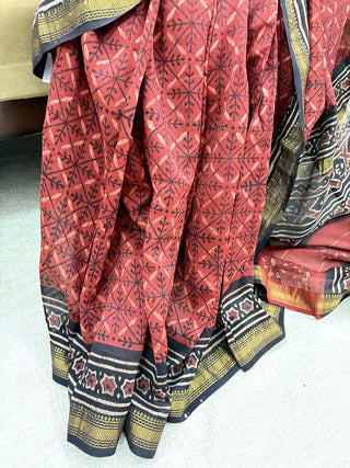 Ajrakh Print Maheshwari Silk Saree with Unstitched Blouse Piece (Lining Included)
