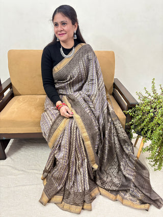 Brown Office Wear Maheshwari Silk Saree with Unstitched Blouse Piece (Lining Included)