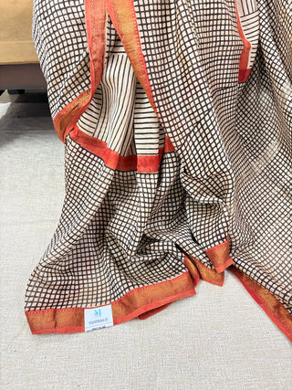 Maheshwari Silk Saree with unstitched Blouse (Lining Included)