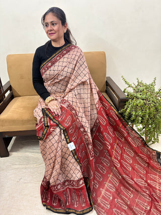 Geometric Pattern Chanderi Silk Saree with Unstitched Blouse Piece (Lining Included)