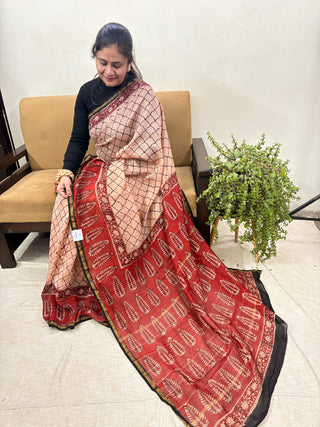 Geometric Pattern Chanderi Silk Saree with Unstitched Blouse Piece (Lining Included)