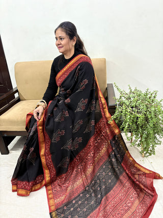 Ajrakh Print Maheshwari Silk Saree with Unstitched Blouse Piece (Lining Included)