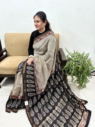 Ajrakh print Maheshwari Silk Saree with Unstitched Blouse Piece (Lining Included)