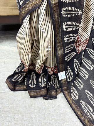 Ajrakh print Maheshwari Silk Saree with Unstitched Blouse Piece (Lining Included)