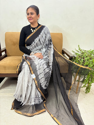 Shibori Tie & Dye White Kota Doria Cotton Saree with Unstitched Blouse Piece(Lining Included)