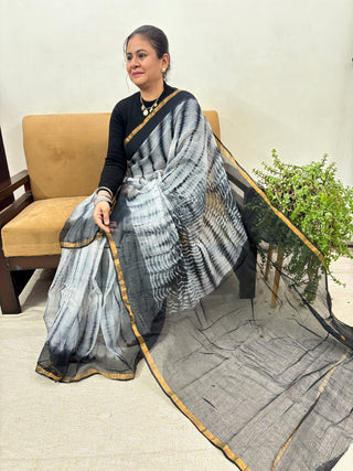 Shibori Tie & Dye Print Grey Kota Doria Cotton Saree with Unstitched Blouse Piece(Lining Included)
