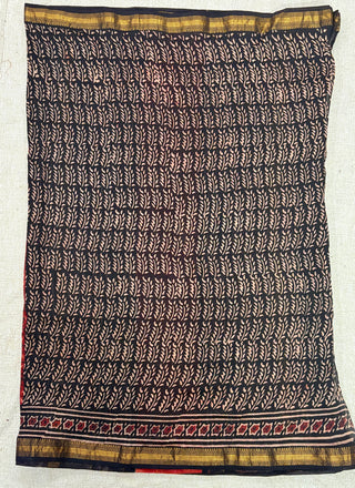 Ajrakh Print Maheshwari Silk Saree with Unstitched Blouse Piece (Lining Included)